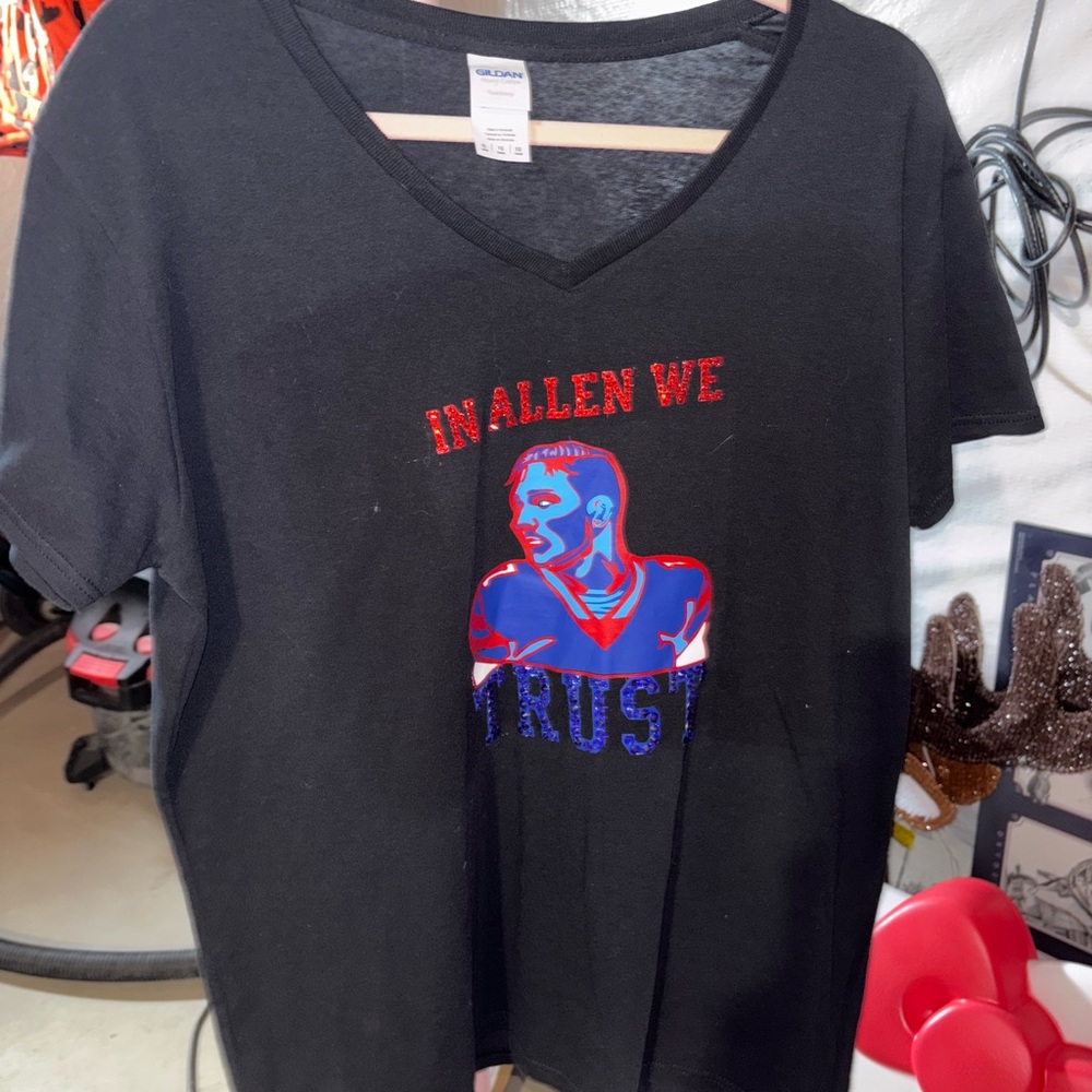 Bling In Allen We Trust t shirt featuring Buffalo bills Josh Allen. Size xl